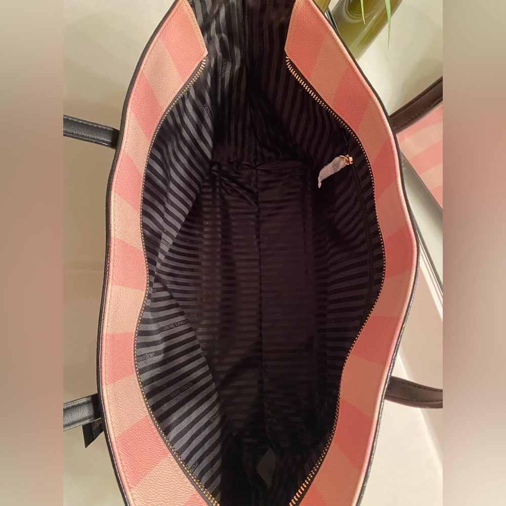 Victoria’s Secret Iconic Stripe Tote Bag - Picture 9 of 10